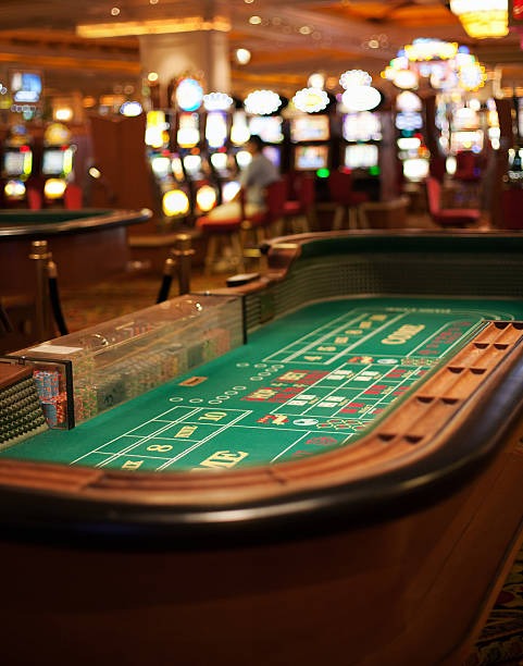 Live blackjack table on hola slot with dealer and player cards visible